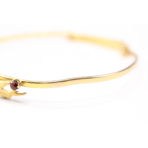 162 - 9ct gold garnet twin hand bangle (5.7g)