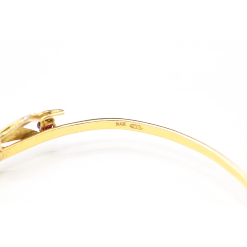 162 - 9ct gold garnet twin hand bangle (5.7g)