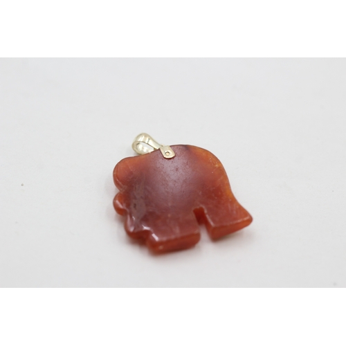 169 - 14ct gold red jade elephant pendant (5.6g)