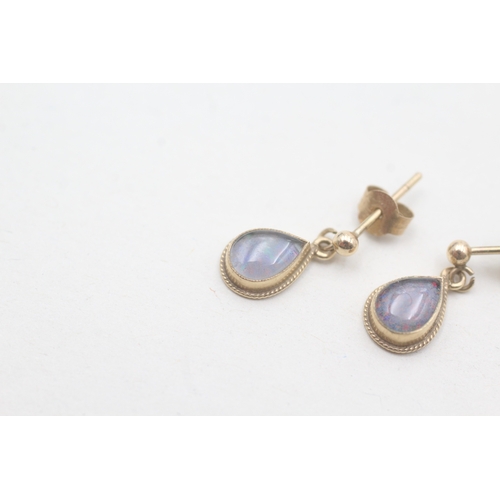 184 - 9ct gold vintage opal triplet drop earrings (1.1g)