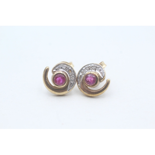 193 - 9ct gold diamond and ruby swirl stud earrings (2g)