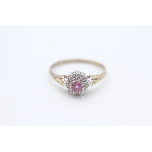 201 - 9ct gold diamond and ruby set cluster ring (1.5g) Size M