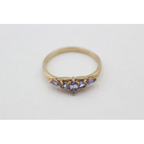 209 - 9ct gold tanzanite set dress ring (2.3g) Size U