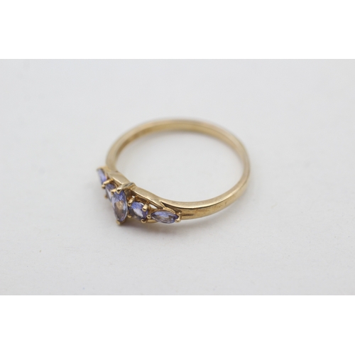 209 - 9ct gold tanzanite set dress ring (2.3g) Size U