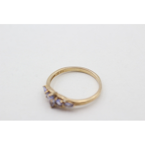 209 - 9ct gold tanzanite set dress ring (2.3g) Size U