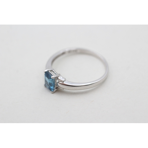 210 - 9ct white gold blue topaz set solitaire ring (2.4g) Size U