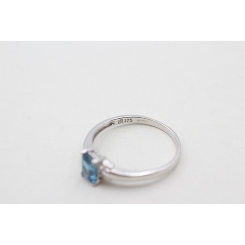 210 - 9ct white gold blue topaz set solitaire ring (2.4g) Size U