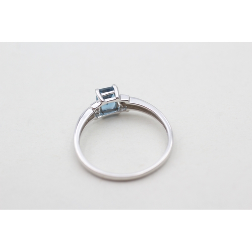 210 - 9ct white gold blue topaz set solitaire ring (2.4g) Size U