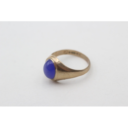 211 - 9ct gold vintage blue chalcedony signet ring (2.9g) Size O 1/2