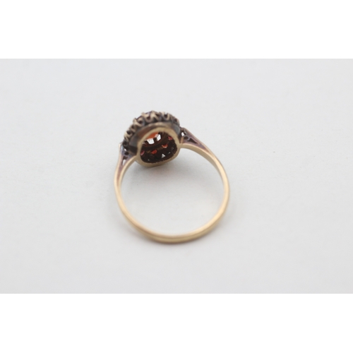 220 - 9ct gold garnet set cluster ring (3.1g) Size P