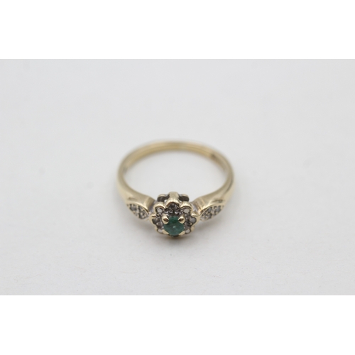 223 - 9ct gold diamond and emerald set floral cluster ring (1.9g) Size J