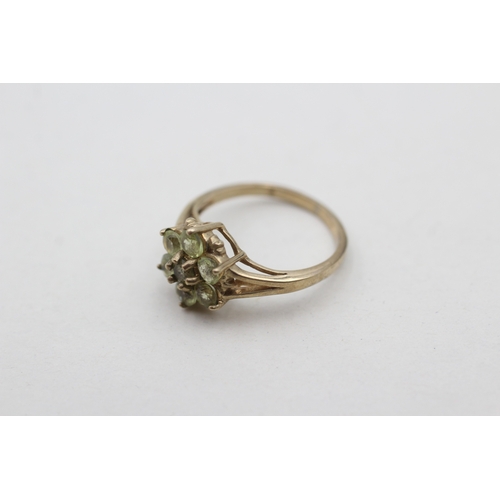 228 - 9ct gold peridot set floral cluster ring (2.1g) Size I