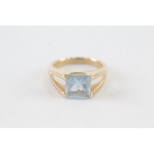 230 - 9ct gold blue paste dress ring (3.6g) Size L 1/2