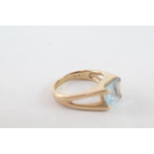 230 - 9ct gold blue paste dress ring (3.6g) Size L 1/2