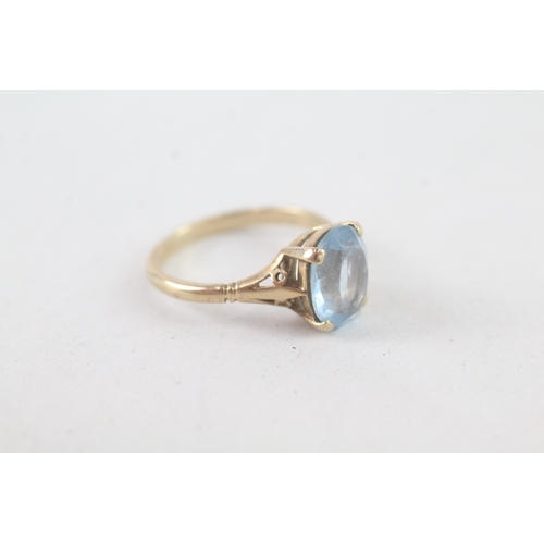 231 - 9ct gold blue paste dress ring (2.3g) Size L