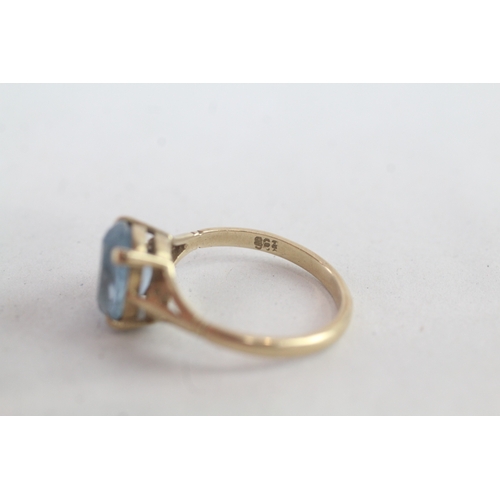 231 - 9ct gold blue paste dress ring (2.3g) Size L