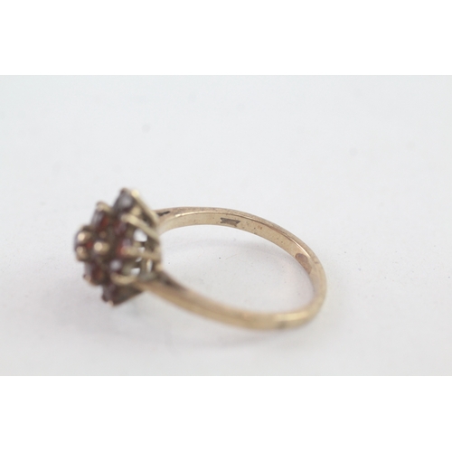 237 - 9ct gold vintage garnet dress ring (3.8g) Size Q 1/2