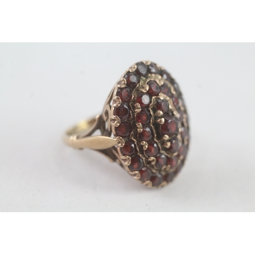 238 - 9ct gold vintage garnet dress ring (6.7g) Size N