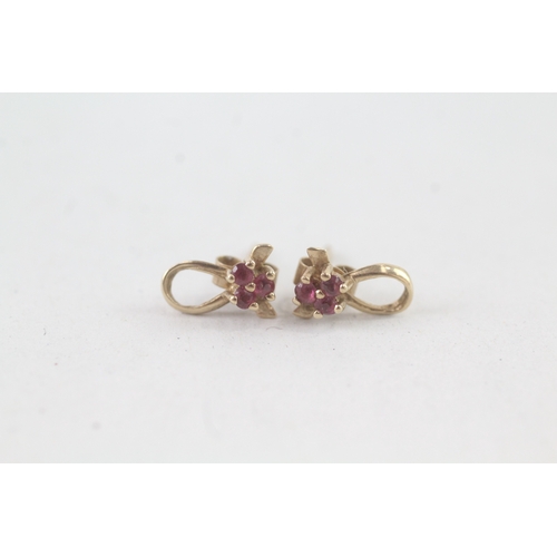 239 - 9ct gold ruby stud earrings (0.7g)