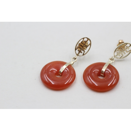 27 - 14ct gold red jade carved circle earrings (3.8g)