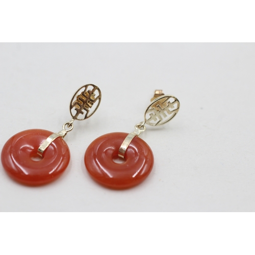 27 - 14ct gold red jade carved circle earrings (3.8g)