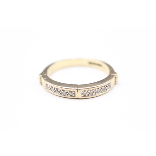 32 - 9ct gold diamond secret message 'I love you' ring (3.4g) Size P