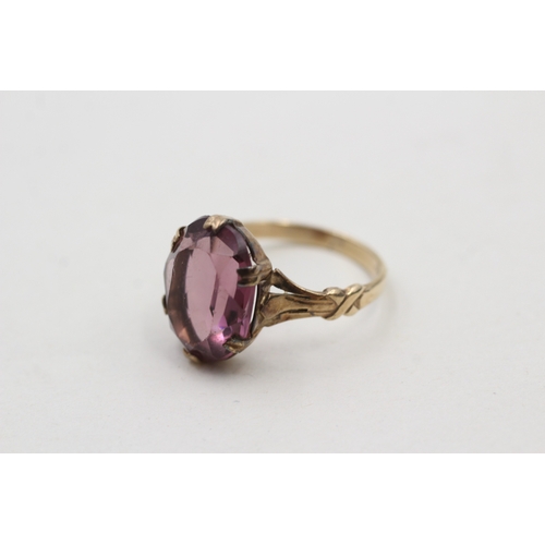 34 - 9ct gold purple paste single stone ring (3.9g) Size Q