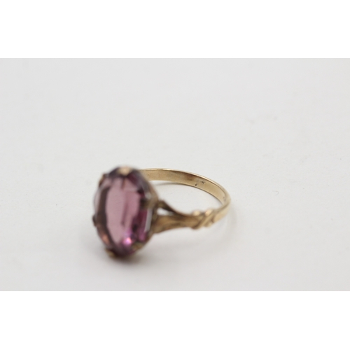 34 - 9ct gold purple paste single stone ring (3.9g) Size Q