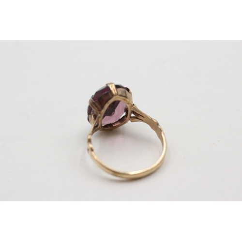 34 - 9ct gold purple paste single stone ring (3.9g) Size Q