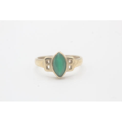 45 - 9ct gold chrysoprase single stone ring (3g) Size P