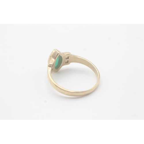 45 - 9ct gold chrysoprase single stone ring (3g) Size P