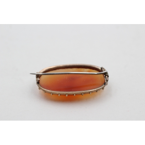 49 - 9ct gold carnelian brooch (5.2g)