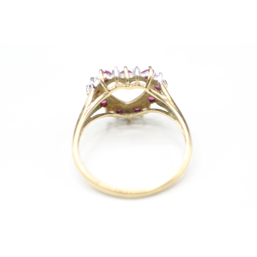 52 - 9ct gold ruby and diamond heart ring (2.3g) Size O