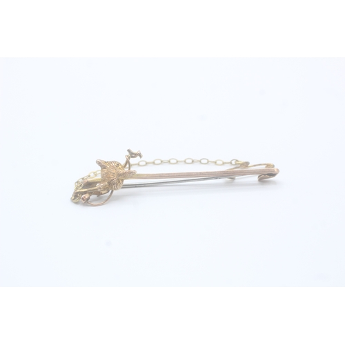 60 - 9ct gold fox head bar brooch with base metal pin (2g)