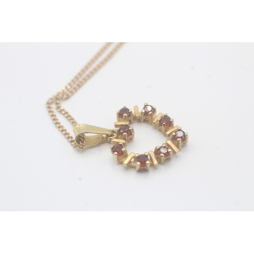 73 - 9ct gold garnet heart pendant necklace (2.8g)