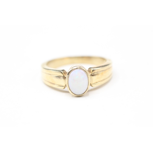 76 - 9ct gold opal single stone ring (4.2g) Size R