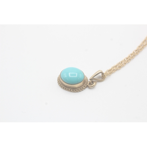 77 - 9ct gold reconstructed turquoise pendant necklace (2.8g)