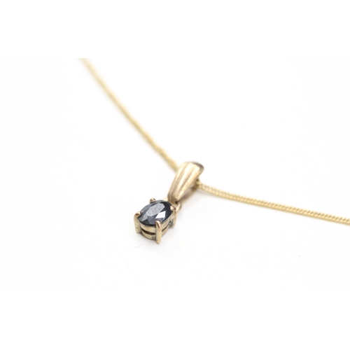 87 - 9ct gold sapphire single stone pendant necklace (1.5g)