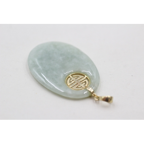 92 - 14ct gold jade open carved pendant (6.3g)