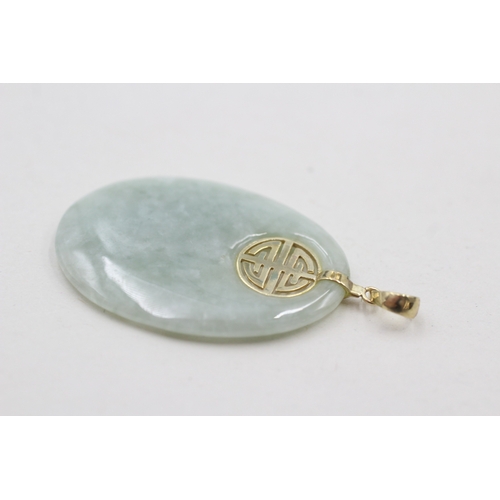 92 - 14ct gold jade open carved pendant (6.3g)