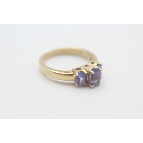 99 - 14ct gold tanzanite three stone ring (5g) Size O 1/2