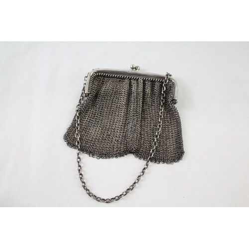 326 - Antique Hallmarked 1911 Birmingham Sterling Silver Ladies Chainmail Bag (106g)