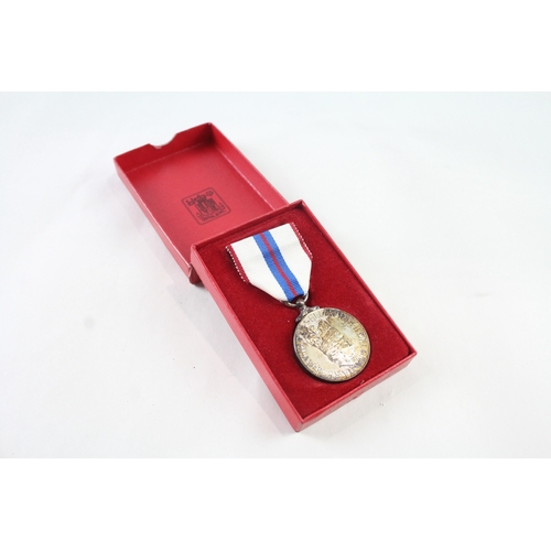 366 - Boxed ERII Queens Silver Jubilee Medal