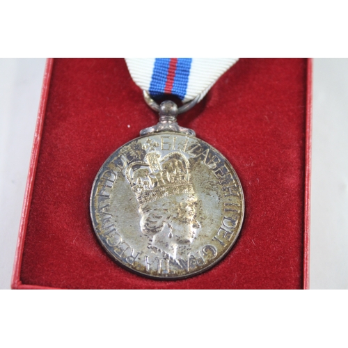 366 - Boxed ERII Queens Silver Jubilee Medal