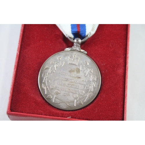 366 - Boxed ERII Queens Silver Jubilee Medal