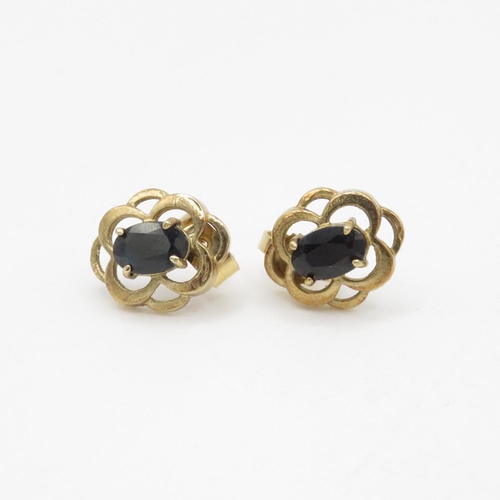 122 - 9ct gold sapphire stud earrings (1.4g)