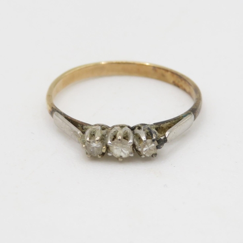 175 - 9ct gold three stone diamond ring (1.3g) Size L