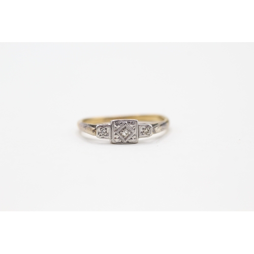 111 - 9ct gold and platinum diamond ring (1.6g) Size K