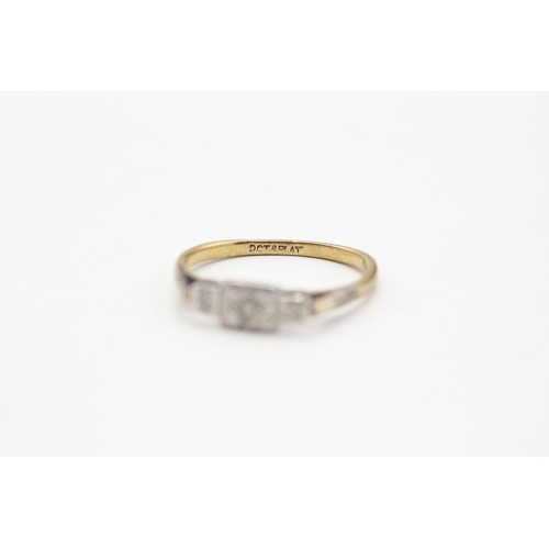 111 - 9ct gold and platinum diamond ring (1.6g) Size K