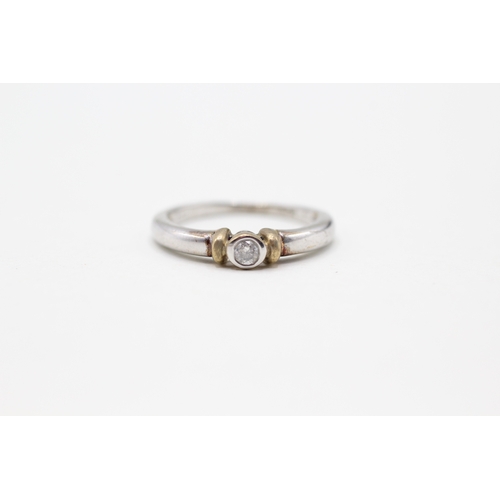 115 - 9ct gold solitaire diamond ring (2g) Size I